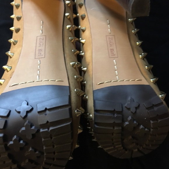 Gold studded high heeled boots - Picture 3 of 7